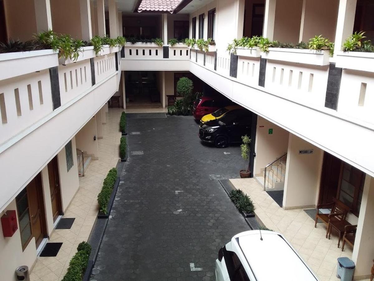 Malioboro Inn Hotel Джокьякарта Экстерьер фото