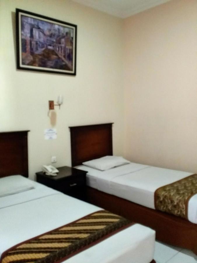 Malioboro Inn Hotel Джокьякарта Экстерьер фото