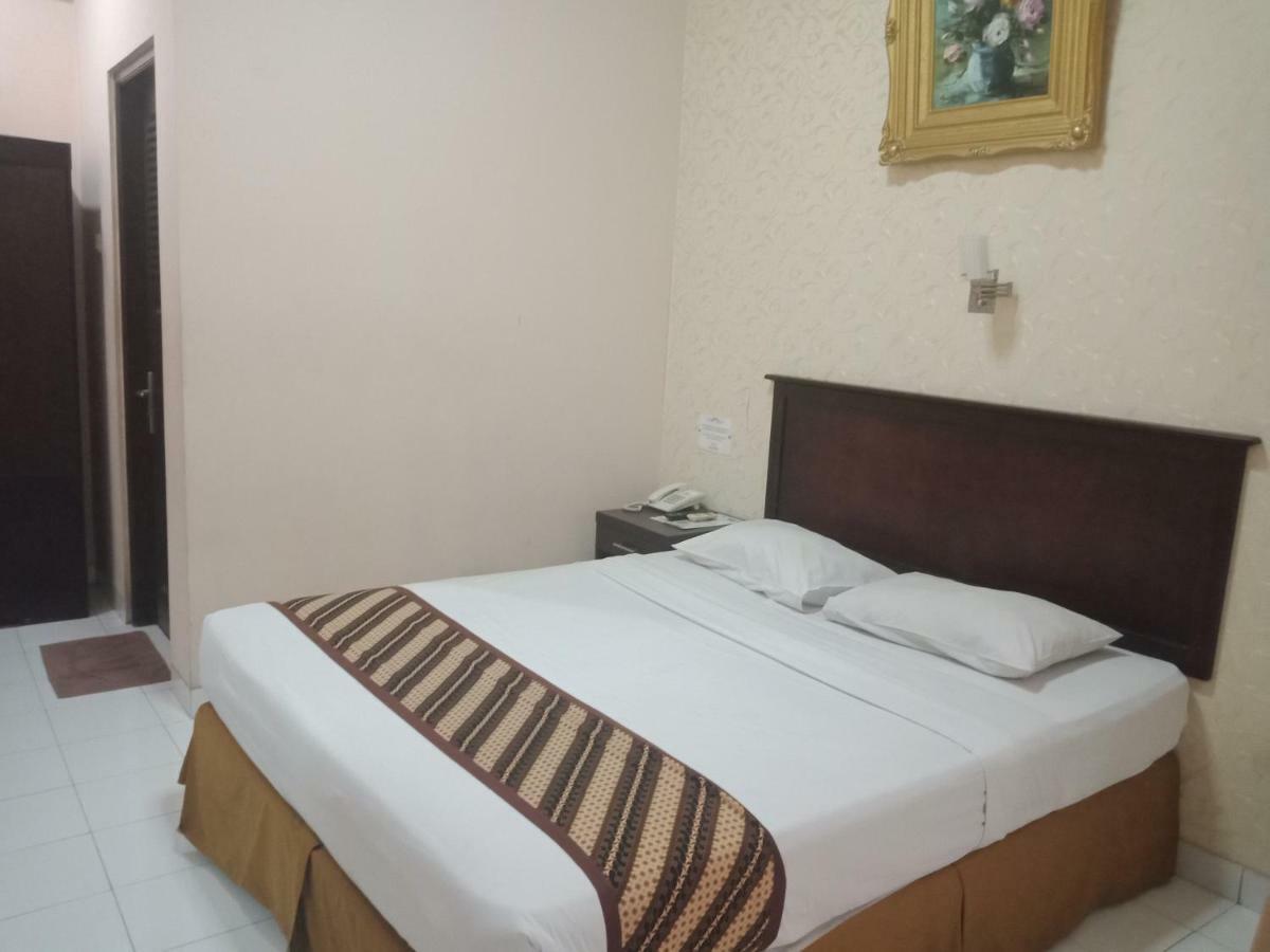 Malioboro Inn Hotel Джокьякарта Экстерьер фото